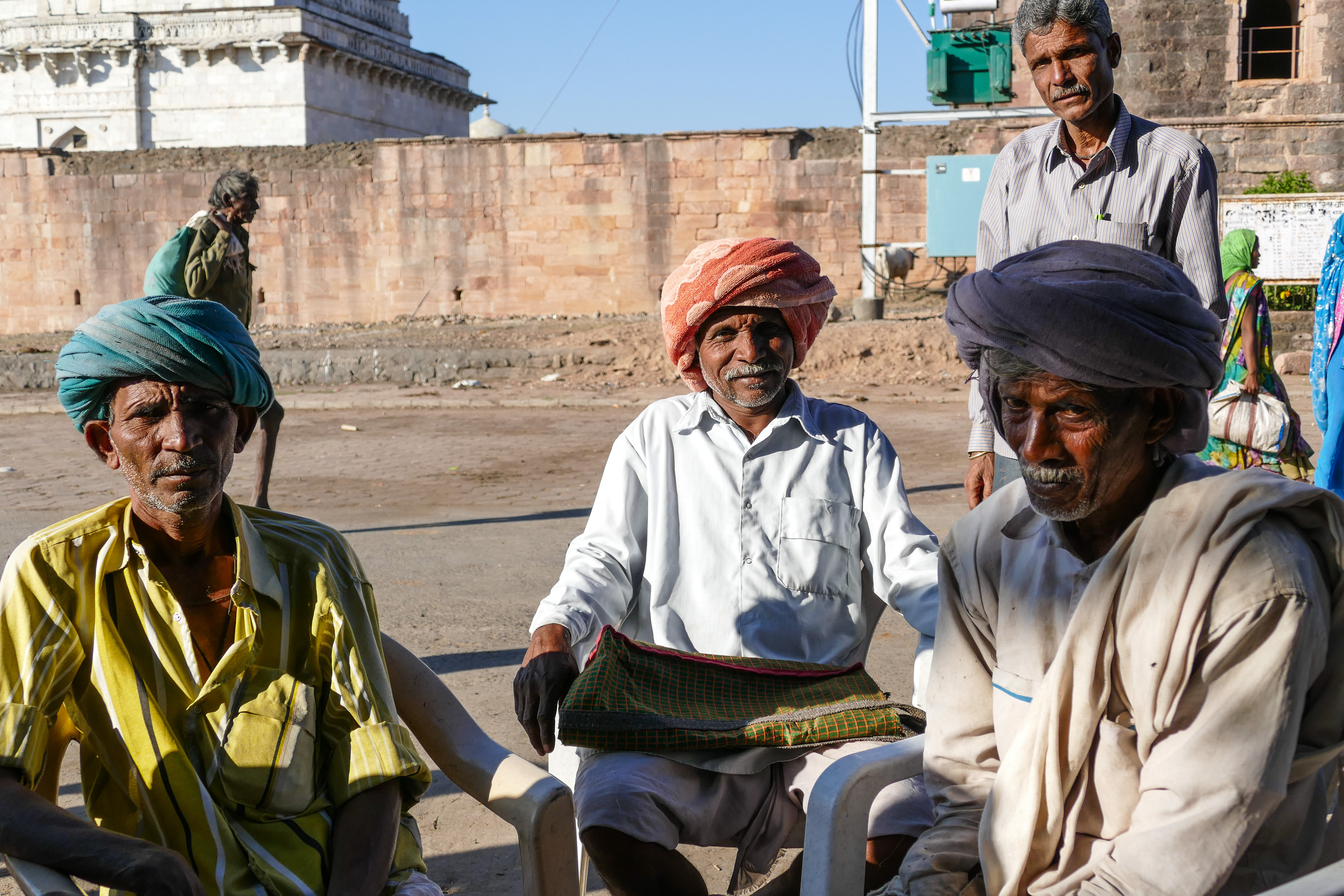 Männer beim Chai trinken